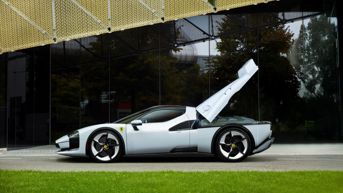 フェラーリ最新のワンオフモデル「Ferrari SC40」がRed Dot Award：Product Design 2026最高賞を受賞